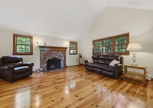 Homes for sale in Townsend, MA | 148 Main Street, Townsend, MA 01469 | MLS# 73545622
