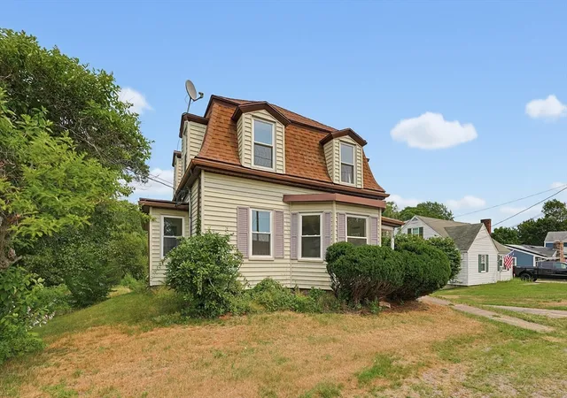 Photo 3 of Single family home for sale at 358 W Main St, Avon, MA 02322 | MLS# 73554095 | Listing updated on 2026-09-13