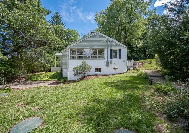 Photo 2 of Single family home for sale at 551 Pleasant St, Paxton, MA 01612 | MLS# 73562162 | Listing updated on 2026-10-16