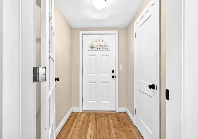 Photo 3 of Single family home for sale at 551 Pleasant St, Paxton, MA 01612 | MLS# 73562162 | Listing updated on 2026-10-16