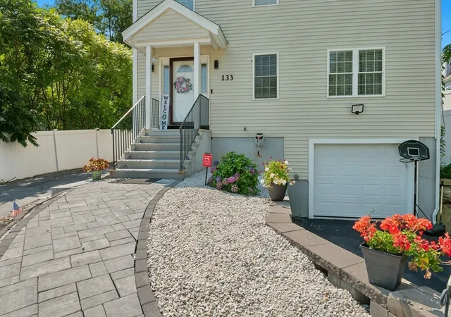 Photo 3 of Single family home for sale at 133 Apricot St, Worcester, MA 01603 | MLS# 73563703 | Listing updated on 2026-09-02