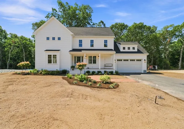 Photo 2 of Single family home for sale at 6 Collin's Way, Fairhaven, MA 02719 | MLS# 73569410 | Listing updated on 2026-09-01