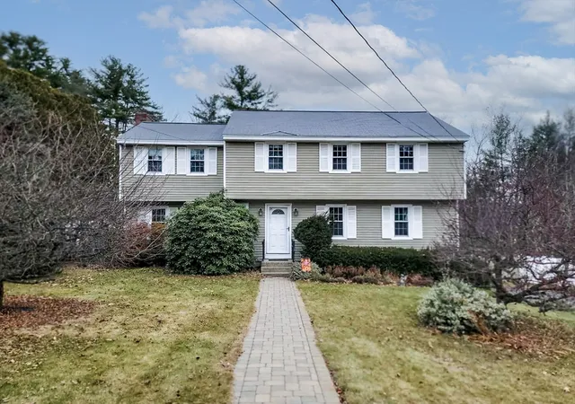 Photo 2 of Sale Pending at 36 Hampton Dr, Nashua, NH 03063 | MLS# 73458045 | Listing updated on 2025-12-19