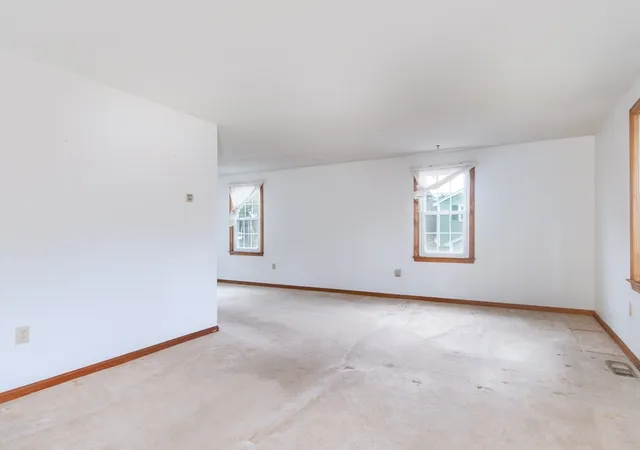 Photo 4 of Sale Pending at 36 Hampton Dr, Nashua, NH 03063 | MLS# 73458045 | Listing updated on 2025-12-19