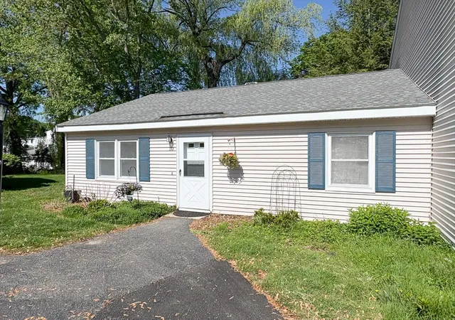 Homes for sale in Pepperell, MA | 103 Main St, Pepperell, MA 01463 | Houzeo