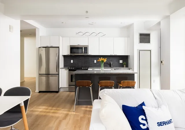 5th image of 2 Earhart #1003, Cambridge, MA 02141 | MLS# 73558681