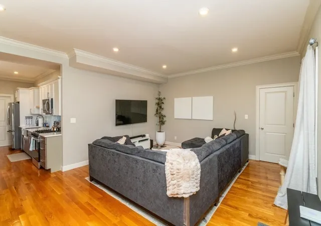 3rd image of 189 Shirley St #1, Winthrop, MA 02152 | MLS# 73566786