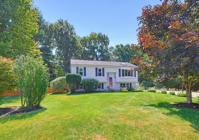 Photo 2 of Sale Pending at 29 Tide Meadows Dr, Berkley, MA 02779 | MLS# 73556147 | Listing updated on 2026-08-29