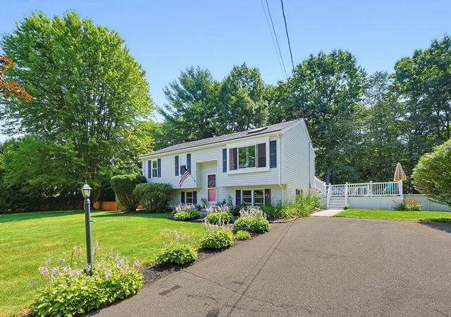 Photo 3 of Sale Pending at 29 Tide Meadows Dr, Berkley, MA 02779 | MLS# 73556147 | Listing updated on 2026-08-29