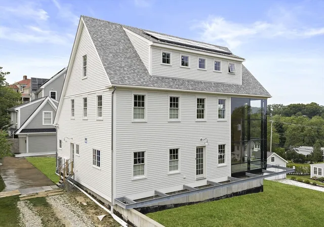 Photo 3 of Single family home for sale at 4 Holly Rd, Marshfield, MA 02050 | MLS# 73550574 | Listing updated on 2026-10-08