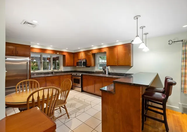 Listing Photo 4 - Condo for sale in building located at 991 Main St, Wakefield, MA 02576