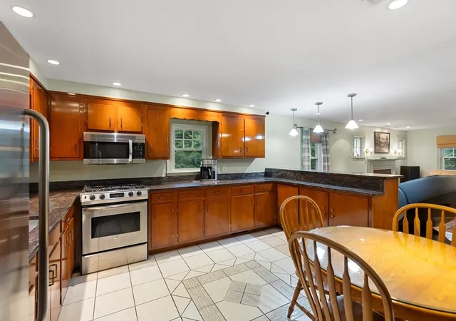 Listing Photo 5 - Condo for sale in building located at 991 Main St, Wakefield, MA 02576