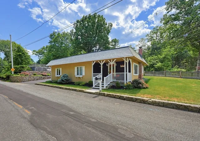 Homes for sale in Walpole, MA | 665 South St, Walpole, MA 02081 | MLS# 73548842