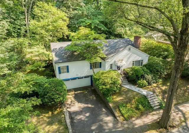 2nd image of 130 Fairway Rd, Chestnut Hill, MA 02467 | MLS# 73490119
