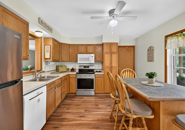 4th image of 410 Billings Rd, Fitchburg, MA 01420 | MLS# 73557032