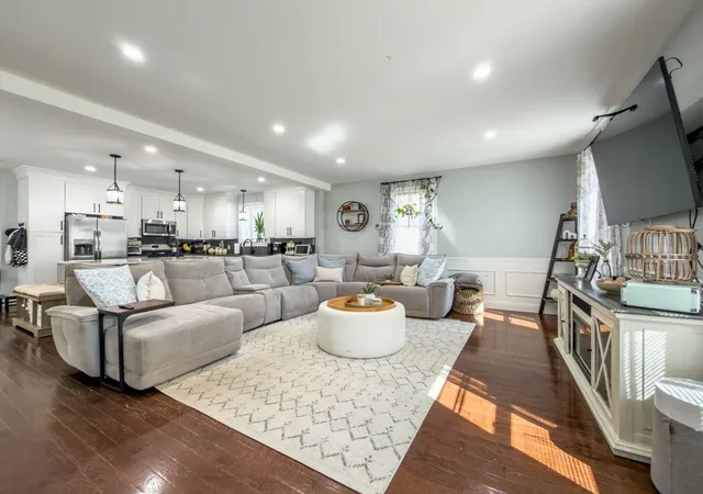5th image of 212 Main St, Fairhaven, MA 02719 | MLS# 73533420