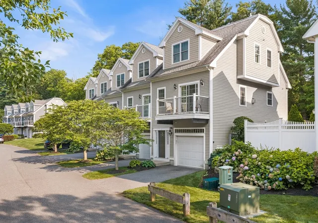 2nd image of 11 Railroad Ave #7, North Reading, MA 01864 | MLS# 73563334