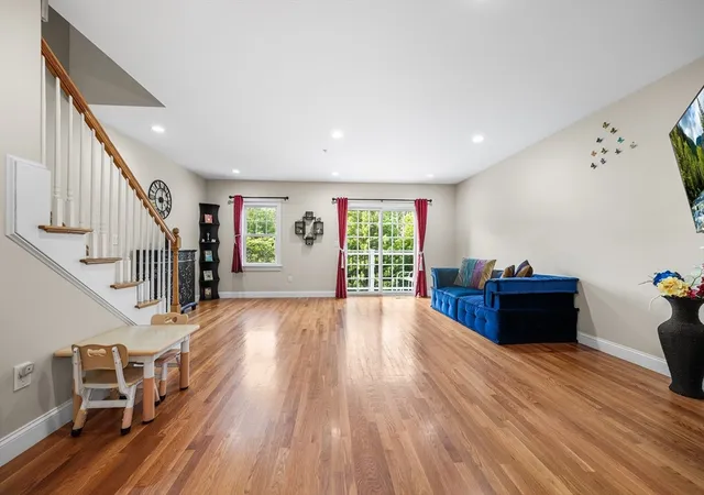 3rd image of 11 Railroad Ave, Salisbury, MA 01952