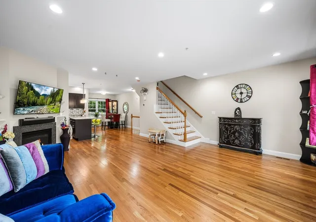 4th image of 11 Railroad Ave, Salisbury, MA 01952