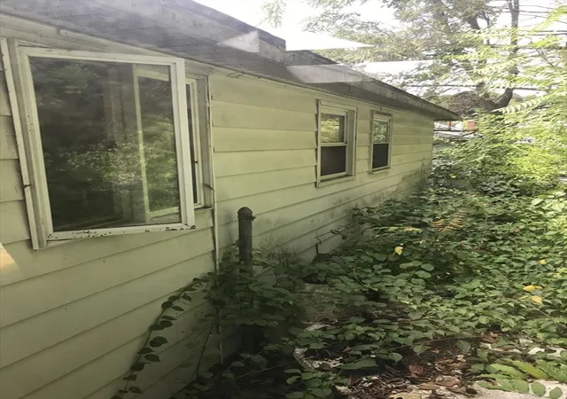 12th image of 170 Bradley St, Lowell, MA 01850 | MLS# 73567093