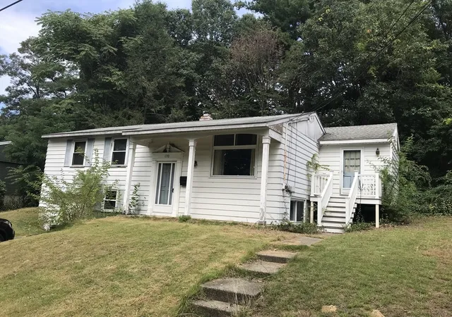 2nd image of 170 Bradley St, Lowell, MA 01850 | MLS# 73567093