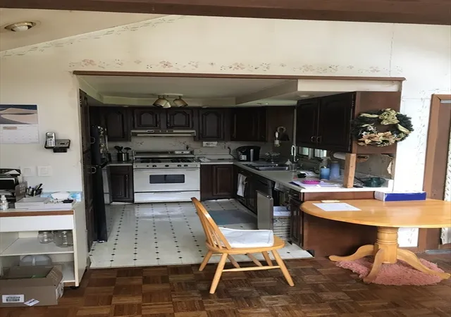 image of 170 Bradley St, Lowell, MA 01850 | MLS# 73567093