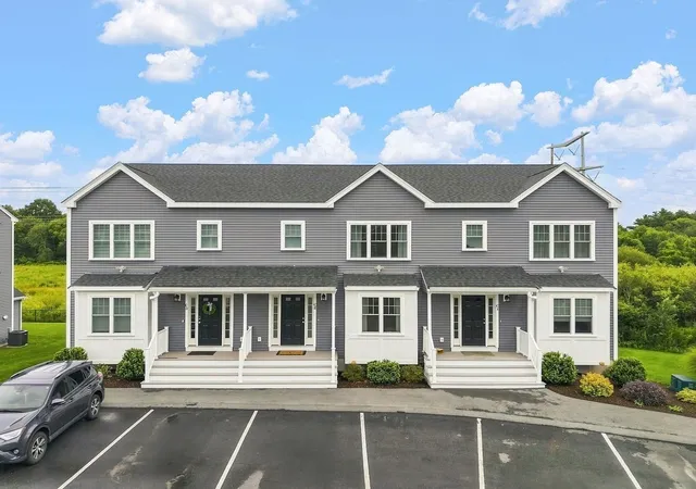 3rd image of 1005 Auburn St #C2, Whitman, MA 02382 | MLS# 73558014