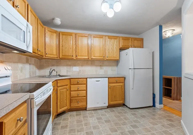 2nd image of 31 Bridle Cross Rd #31, Fitchburg, MA 01420 | MLS# 73538394