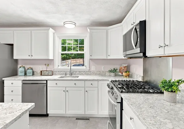 4th image of 23 Old Jacobs Road, Georgetown, MA 01833 | MLS# 73556587