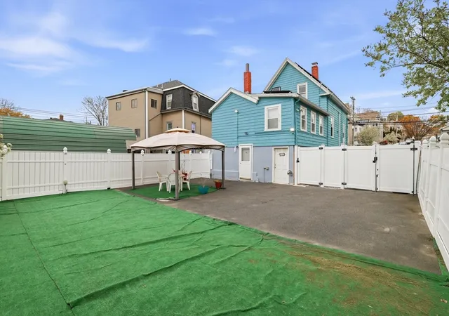 10th image of 30 Woodlawn St, Everett, MA 02149 | MLS# 73550735