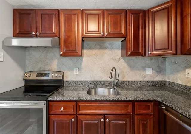 3rd image of 133 Beaconsfield Rd, Brookline, MA 02445