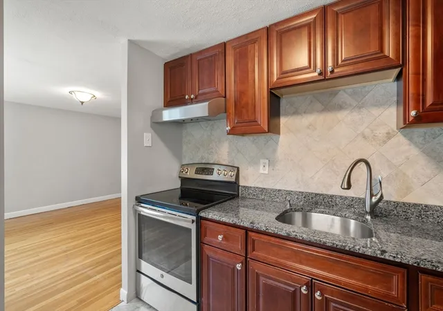 5th image of 133 Beaconsfield Rd, Brookline, MA 02445