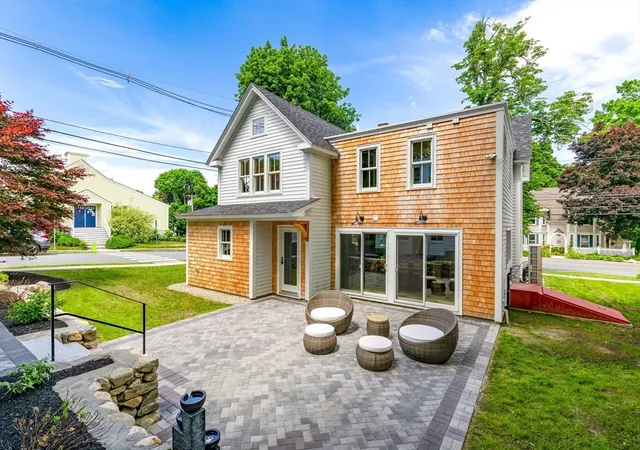1st image of 443 Merrimac St, Newburyport, MA 01950 | MLS# 73546598