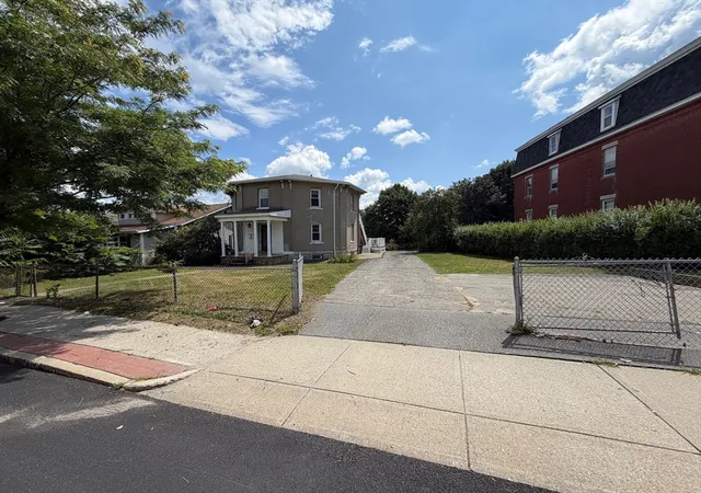 3rd image of 312 Plantation St, Worcester, MA 01604 | MLS# 73557706