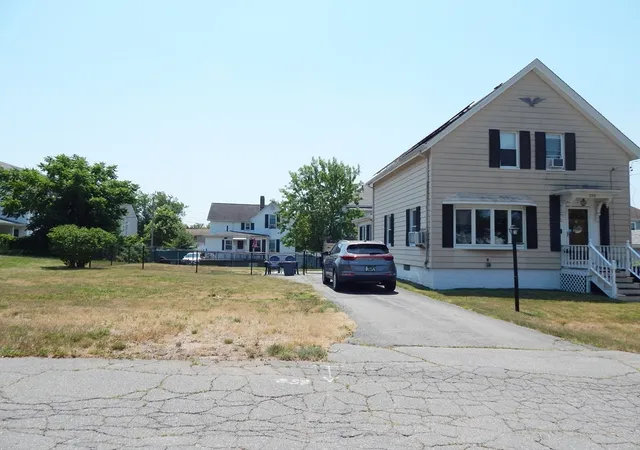 Homes for sale in New Bedford, MA | 288 Irvington St, New Bedford, MA 02745 | MLS# 73544537