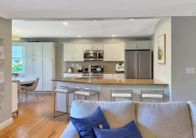 5th image of 13 Grn St, Newton, MA 02458