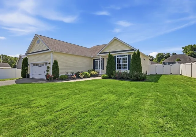 3rd image of 112 Farmington Cir, Feeding Hills, MA 01030 | MLS# 73554219