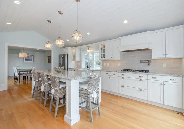Homes for sale in South Dartmouth, MA | 774 Dartmouth St, South Dartmouth, MA 02748 | MLS# 73544042