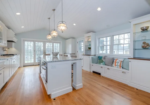 Homes for sale in South Dartmouth, MA | 774 Dartmouth St, South Dartmouth, MA 02748 | MLS# 73544042