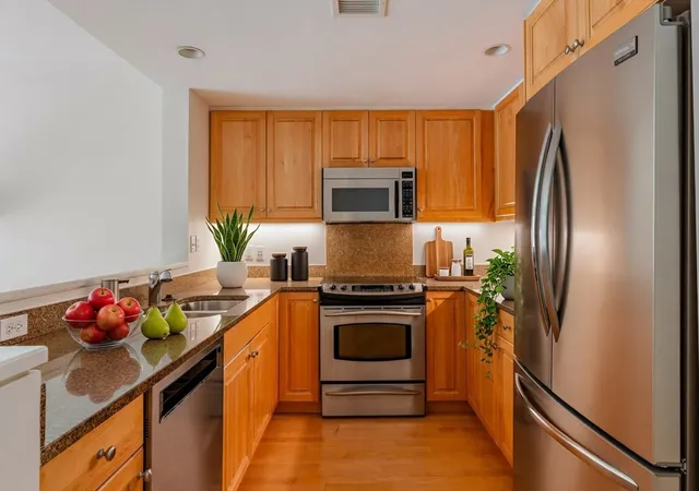 Homes for sale in Boston, MA | 10 Bowdoin St #304, Boston, MA 02114 | MLS# 73526880