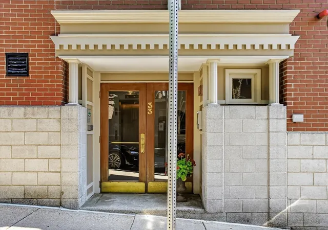 11th image of 33 Chestnut Street #104, Charlestown, MA 02129 | MLS# 73562449
