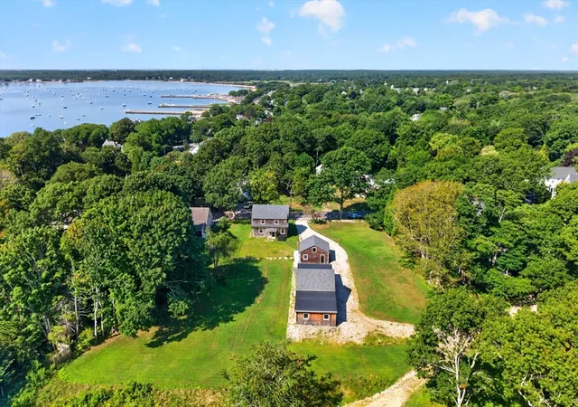 2nd image of 4 Oakland St, Mattapoisett, MA 02739 | MLS# 73566840