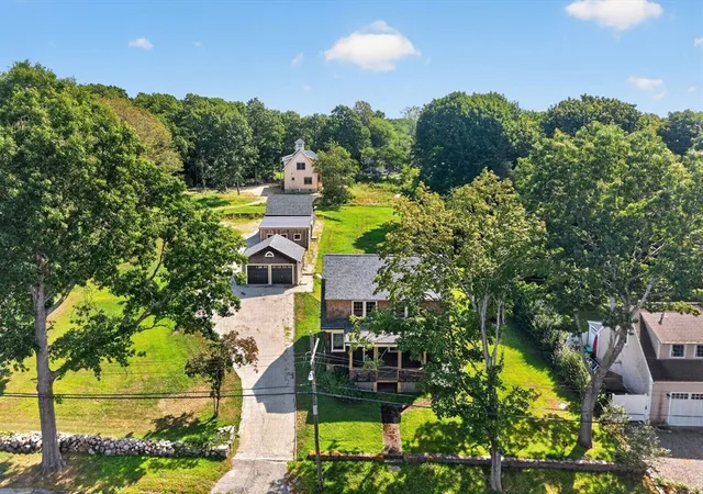 3rd image of 4 Oakland St, Mattapoisett, MA 02739 | MLS# 73566840