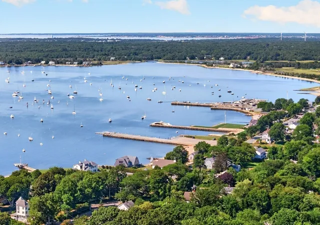 40th image of 4 Oakland St, Mattapoisett, MA 02739 | MLS# 73566840
