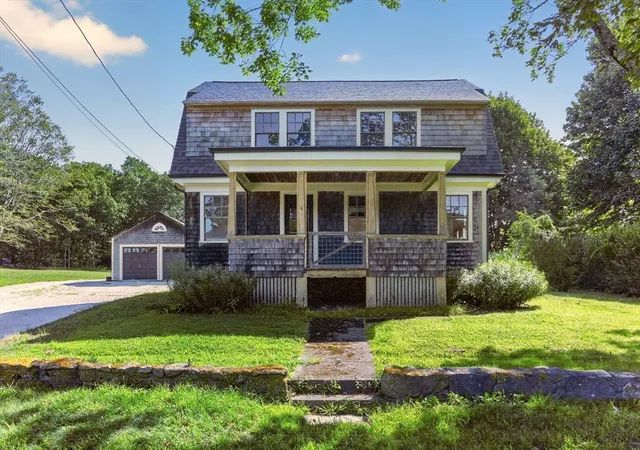 4th image of 4 Oakland St, Mattapoisett, MA 02739 | MLS# 73566840