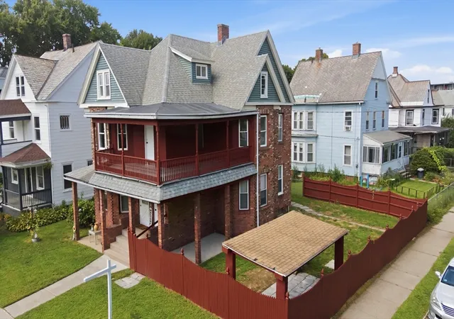 2nd image of 26 Washington Ave, Holyoke, MA 01040 | MLS# 73564717