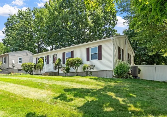 1st image of 5 Aspen Rd, Springfield, MA 01128 | MLS# 73556639
