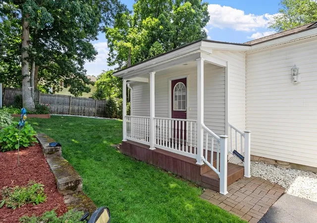 4th image of 5 Aspen Rd, Springfield, MA 01128 | MLS# 73556639