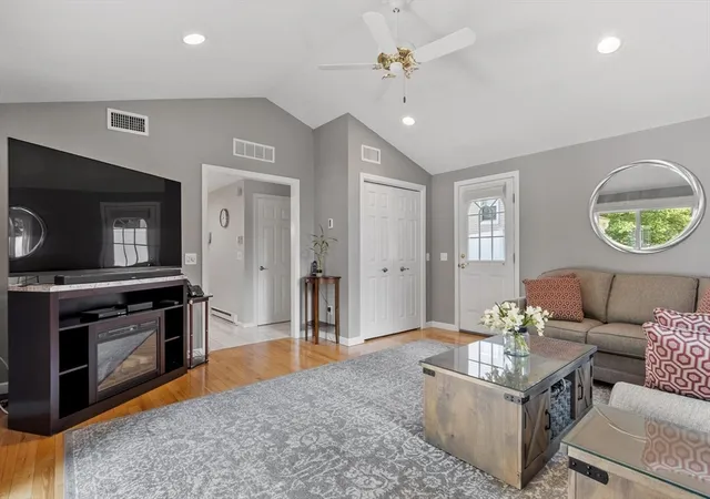 5th image of 5 Aspen Rd, Springfield, MA 01128 | MLS# 73556639