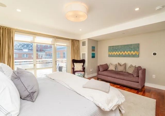 Homes for sale in Boston, MA | 2 Battery Wharf, Boston, MA 02109 | Houzeo